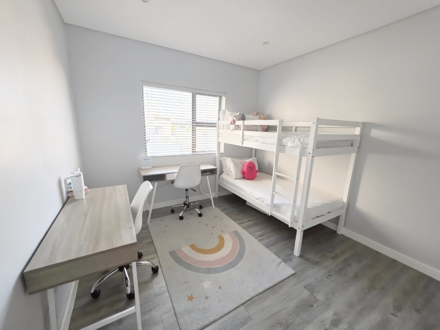 To Let 4 Bedroom Property for Rent in Sandown Western Cape